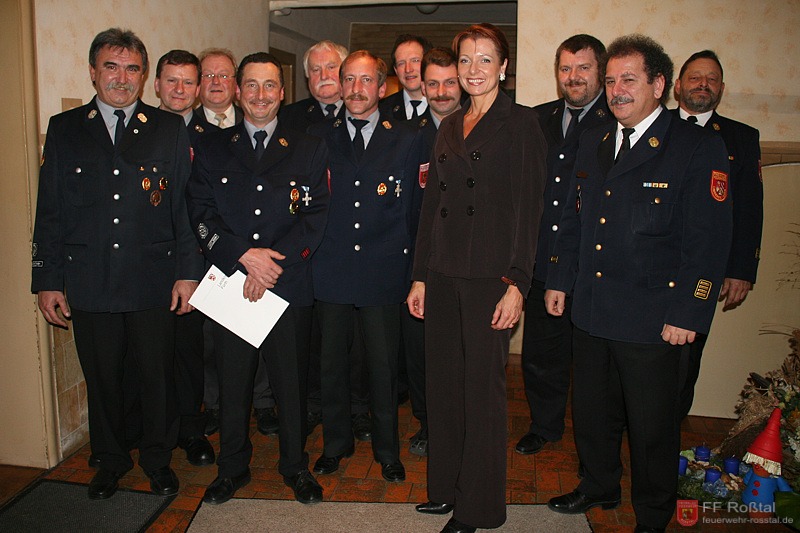 Bild 1 von 1 Die Ehreng&auml;ste und Geehrten