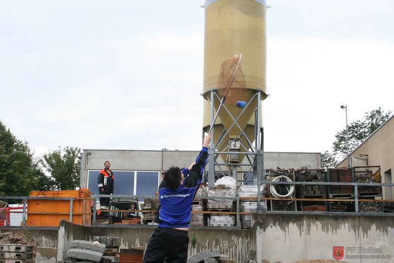 Bild 24 von 30 ... und m&uuml;ssen mit einem Kescher wieder aufgefangen werden.