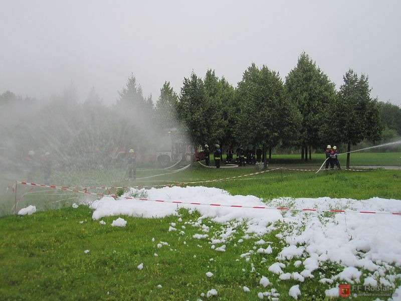 Bild 5 von 19 Jugendfeuerwehr Stein: L&ouml;schangriff, Einsatz des Hydroschilds