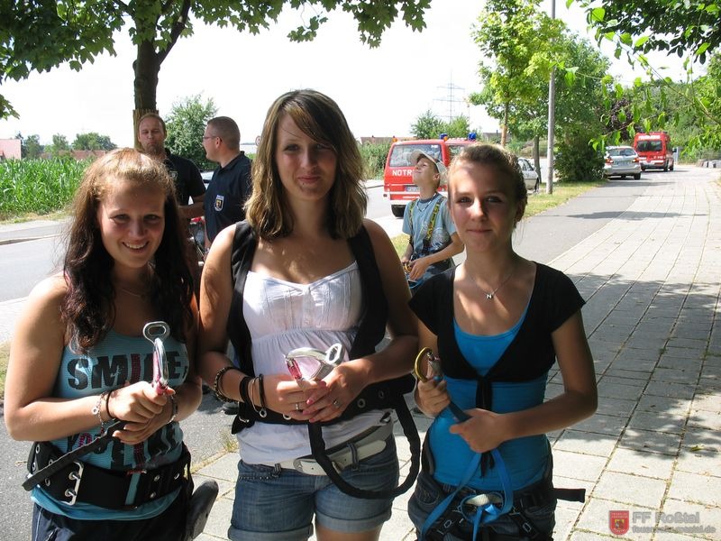 Bild 6 von 13 Kurz vorm Drehleiterfahren in luftige 42 Meter H&ouml;he