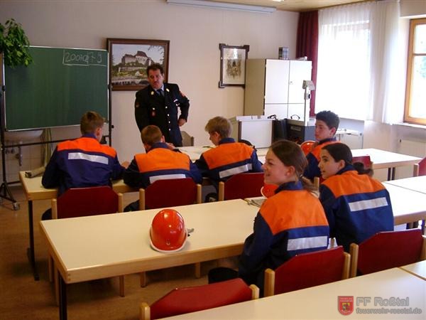 Bild 11 von 18 Es gibt auch eine kurze theoretische Pr&uuml;fung.