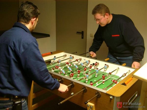 Bild 1 von 10 Kickern zum Aufwärmen. Bild 1 von 10 Kickern zum Aufwärmen.