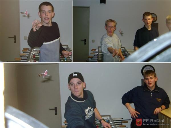 Bild 9 von 10 Nur weil alle während des Dart-Turniers auf die Scheibe trafen, kam der Fotograf ohne Verletzungen davon. (Die Pfeile hängen übrigens nicht an Schnüren, die Aufnahmen sind original!) Bild 9 von 10 Nur weil alle während des Dart-Turniers auf die Scheibe trafen, kam der Fotograf ohne Verletzungen davon. (Die Pfeile hängen übrigens nicht an Schnüren, die Aufnahmen sind original!)