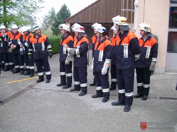 Bild 8 von 9 Beide Gruppen bei der &Uuml;bergabe der Leistungsabzeichen.