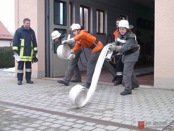 Bild 10 von 22 Auch das auswerfen der Schl&auml;uche will gelernt sein.