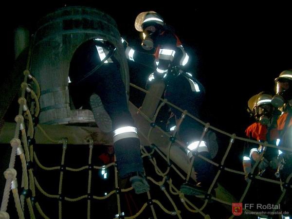 Bild 13 von 23 Hochklettern auf den Ausguck und &uuml;ber das Netz wieder runter.