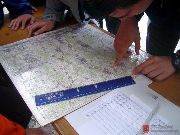 Bild 3 von 17 Anhand von vorgegebenen Koordinaten mussten zwei Orte auf der Landkarte gefunden werden