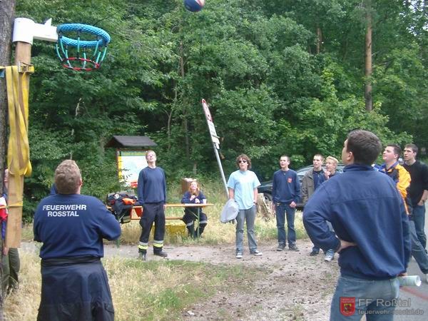Bild 4 von 17 Leider traf beim Basketball keiner den Korb