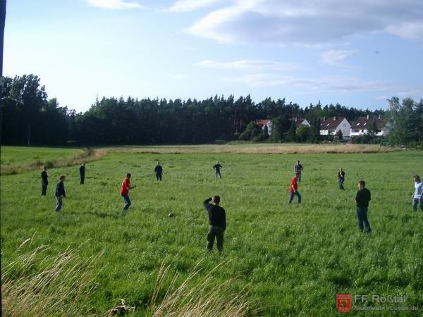 Bild 13 von 17 Bolzen auf der Wiese
