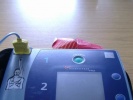 Einer der verwendeten Fr�hdefibrillatoren in Gro�aufnahme
  
